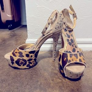 Gianni Bini platform heels. Size 7.